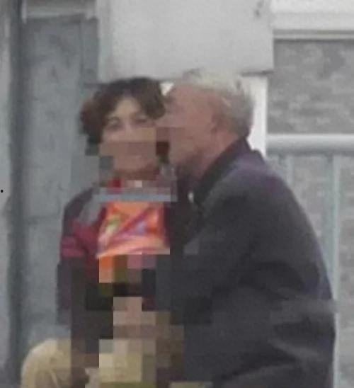 吃瓜大爷大妈视频在线看,在线观看热门视频背后的故事