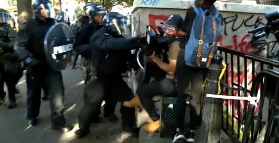 打架观众吃瓜视频大全,一网打尽年度热门瞬间