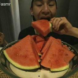 吃瓜嚼东西的视频,揭秘吃瓜嚼东西的趣味瞬间