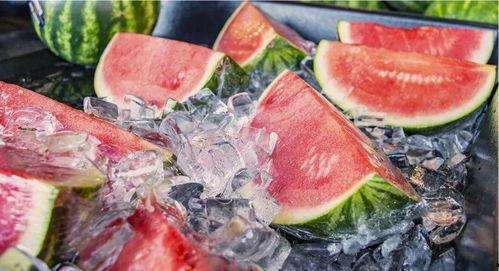 百兽吃瓜现场视频,吃瓜现场热闹非凡！