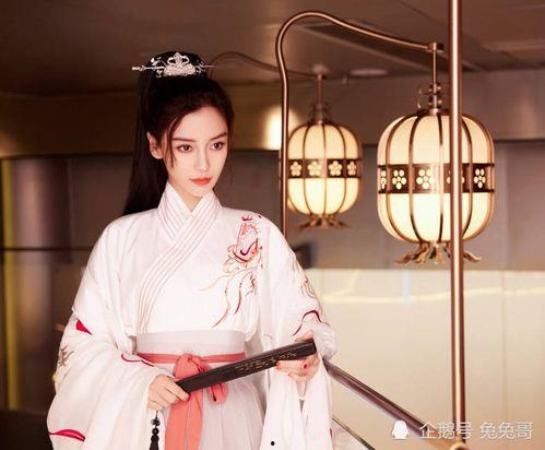 汉服袒露吃瓜事件视频,吃瓜群众热议传统服饰与现代观念碰撞