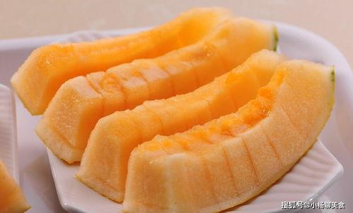 吃哈密瓜女的视频播放,视频播放爆火，网友热议不已